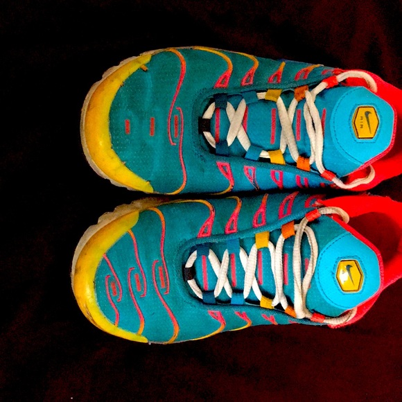 Size 6.5 - Picture 1 of 3